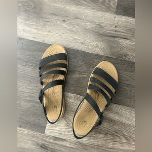 Crocs Tulum strappy sandals Women’s size 8